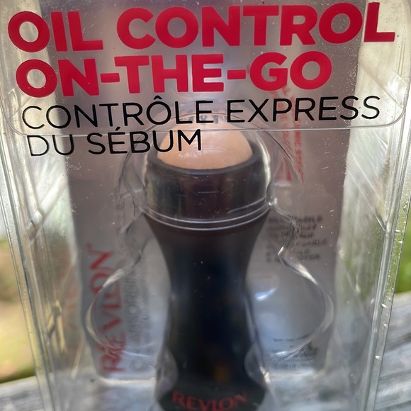 ⚜️Revlon Oil-Control On the Go Volcanic Stone Facial Roller! NWT! - Picture 6 of 7